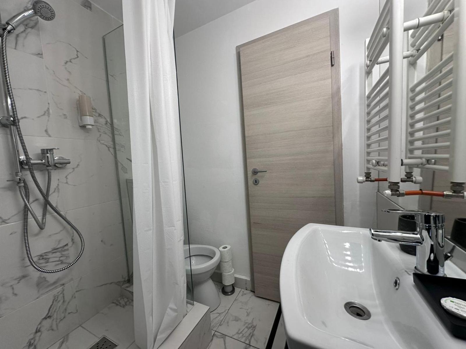 Heights Accommodation City Center ブカレスト エクステリア 写真